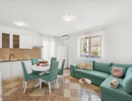 Apartmani Lorena Poreč Buitenkant foto