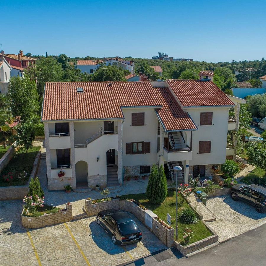 Apartmani Lorena Poreč Buitenkant foto