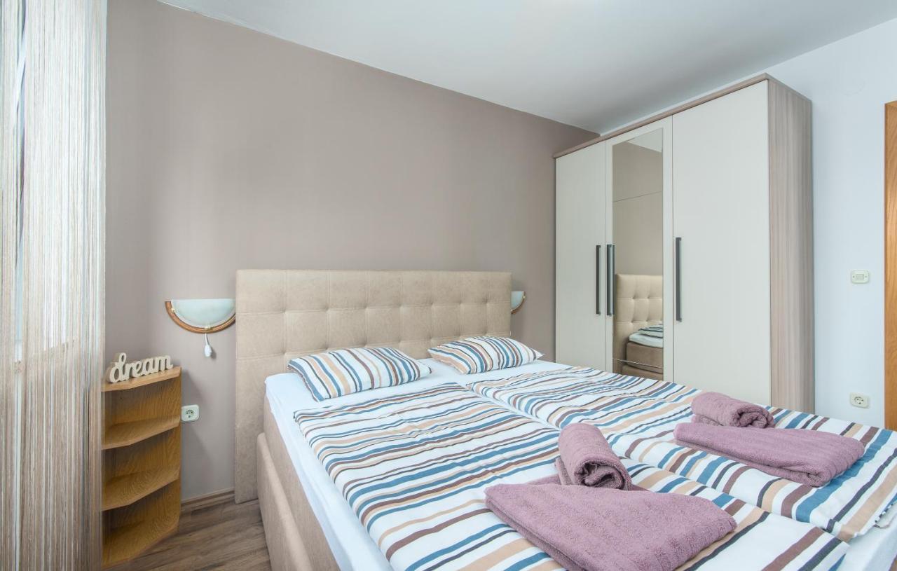Apartmani Lorena Poreč Buitenkant foto