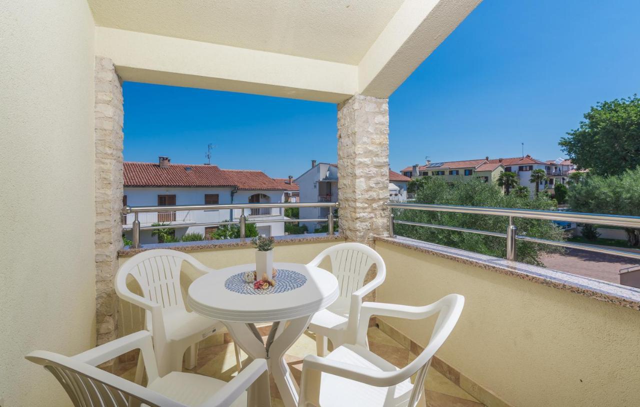 Apartmani Lorena Poreč Buitenkant foto